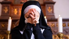 Imagem de Penas entre 12 e 17 anos para padre e «freiras» por escravizarem noviças