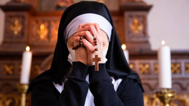 Imagem de Penas entre 12 e 17 anos para padre e «freiras» por escravizarem noviças