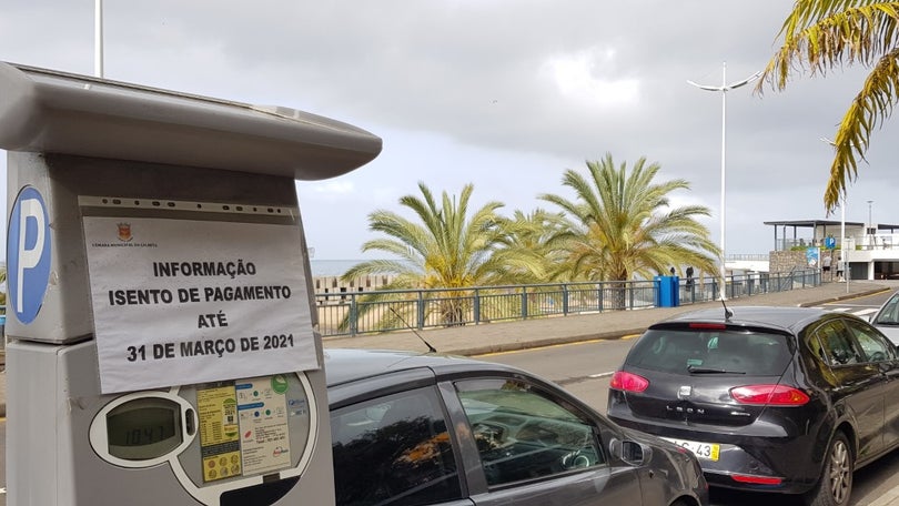 A partir de hoje passam a ser pagos os estacionamentos na Vila da Calheta
