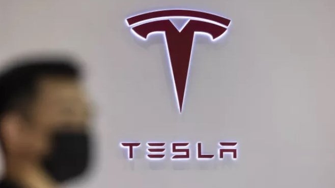 Tesla recolhe carros