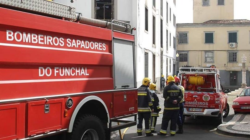Câmara do Funchal alerta para constrangimentos na zona do incêndio de sexta-feira