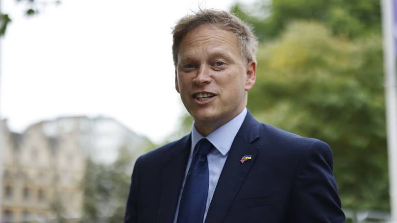 Imagem de Ex-secretário de Economia recebe apoios para substituir Johnson