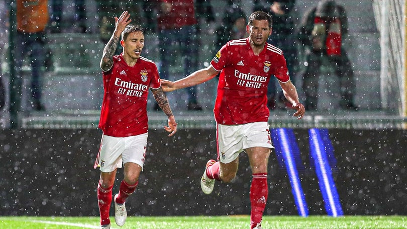 Benfica arranca três pontos em Portimão