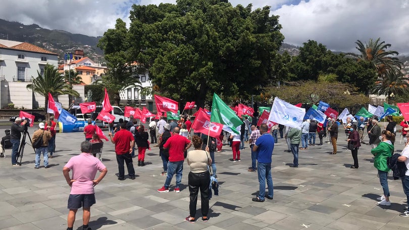 Imagem de CDU celebra 25 de Abril na rua