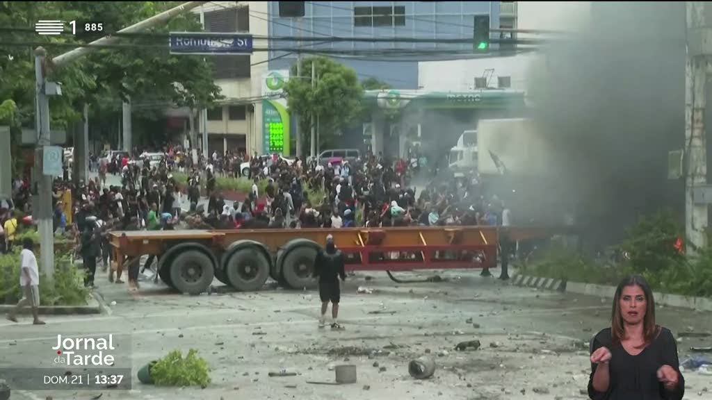 Escândalo de corrupção dá lugar a confrontos em Manila