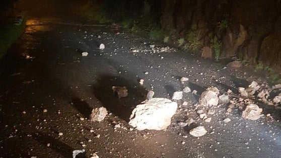 Imagem de Queda de pedras na Calheta