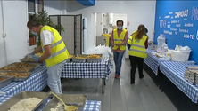 Imagem de Voluntários garantem jantar de Natal (vídeo)