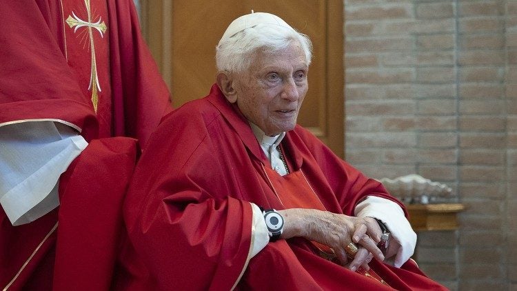 Imagem de Morreu o teólogo alemão que renunciou ao pontificado