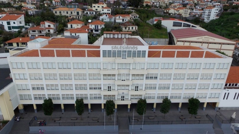 Imagem de Covid-19: Turma da Escola dos Salesianos em casa após contacto de aluno com infetado