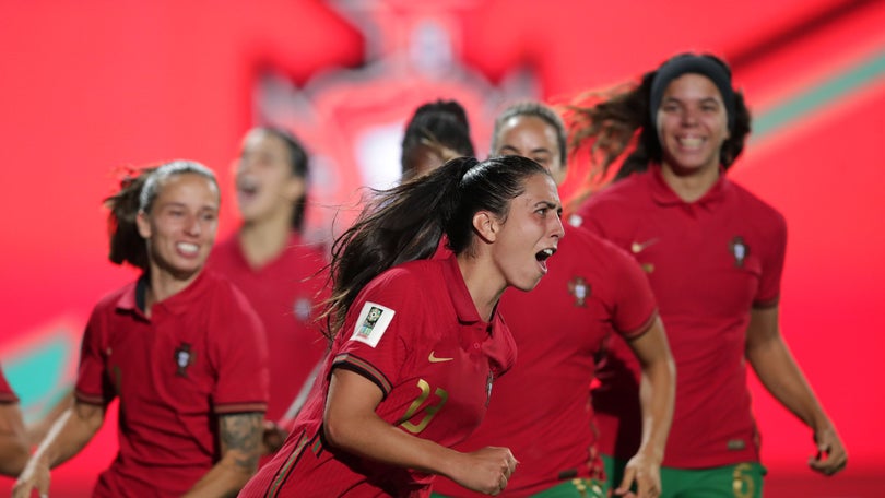 Portugal vence com golo madeirense ao «cair do pano»