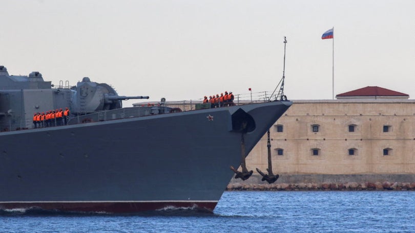 Navios russos afastaram-se da costa no Mar Megro