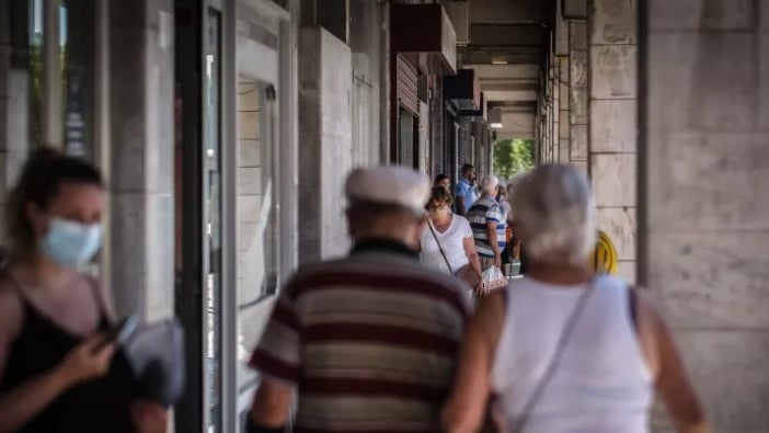 Incidência desce, transmissibilidade sobe