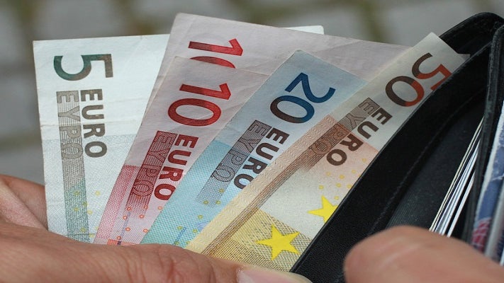 Imagem de Salário mínimo regional fixado em 682 euros