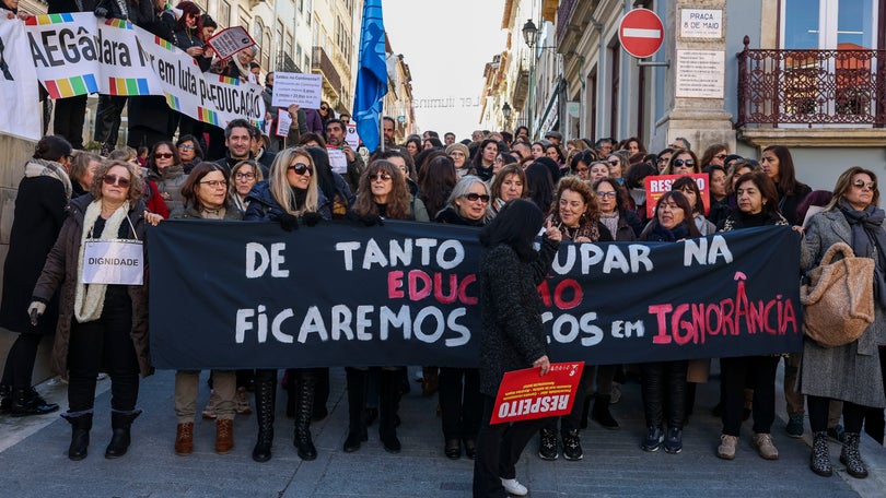 Sindicato de professores anuncia greve entre 1 e 3 de fevereiro