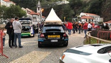 Imagem de Alexandre Camacho esteve a afinar o carro para o rali de São Vicente