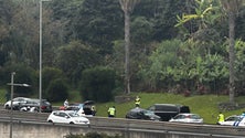 Imagem de Circulação retomada após acidente em cadeia provocado por um carro em fuga da Polícia (vídeo)