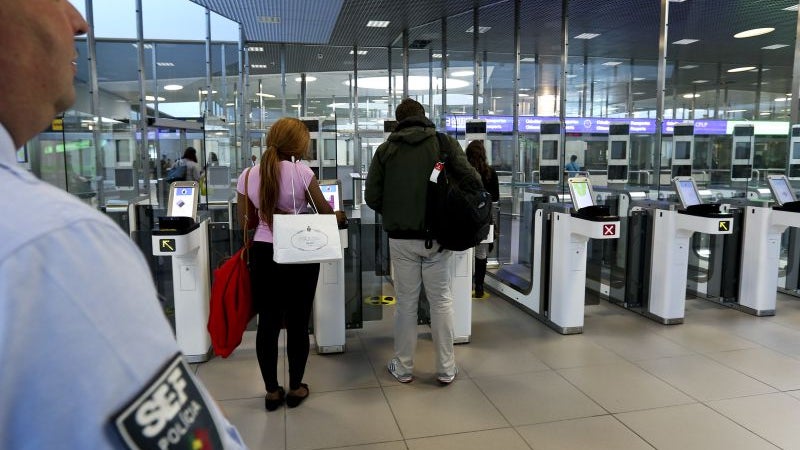 SEF vai ter mais 10 postos de controlo no aeroporto da Madeira