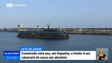 Imagem de Moderno iate de apoio de passagem pela Madeira