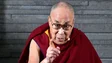 Dalai Lama pede desculpa por vídeo em que aparece a beijar uma criança na boca