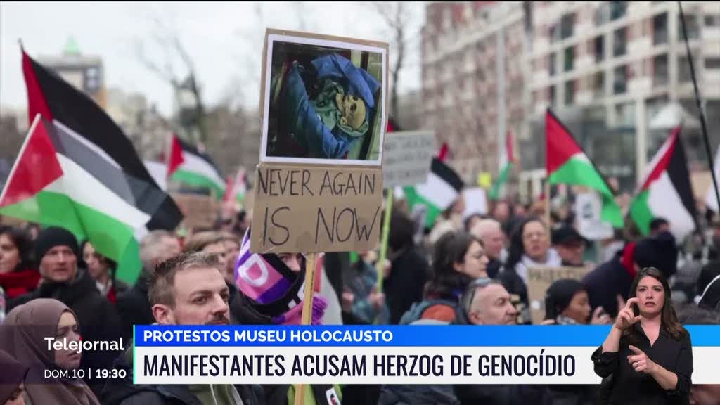 Protestos no museu do Holocausto. Manifestantes acusam Herzog de genocídio