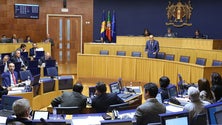 Atribuição de medalha de mérito a Alberto João Jardim divide deputados da Madeira