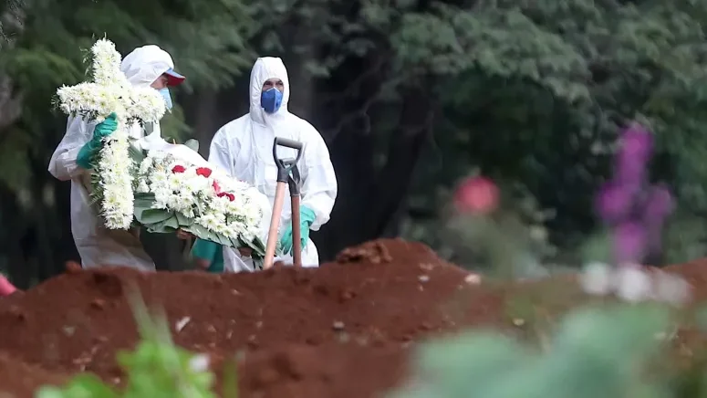 Covid-19: Pandemia já causou a morte a mais de 813 mil pessoas em todo mundo