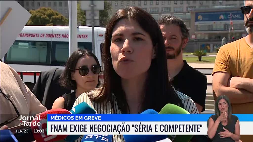 Líderes do PCP e do BE estiveram junto aos médicos que se manifestavam em Lisboa