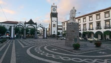 Centro de Ponta Delgada com menor fluxo de pessoas (Vídeo)