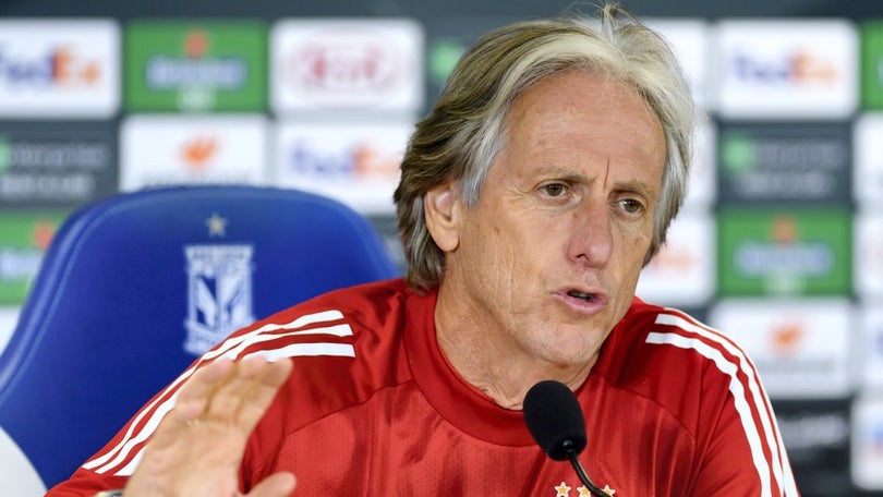 Imagem de Benfica informa que vai cumprir obrigações contratuais com Jorge Jesus