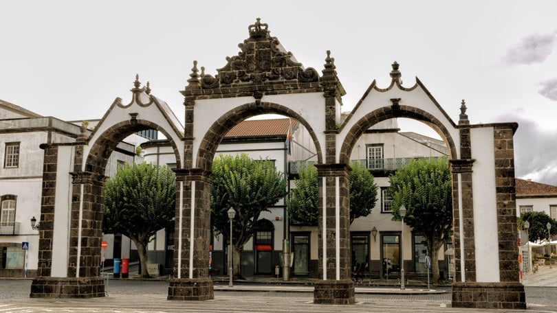 Imagem de Ilha Terceira e concelho de Ponta Delgada com alto risco de transmissão