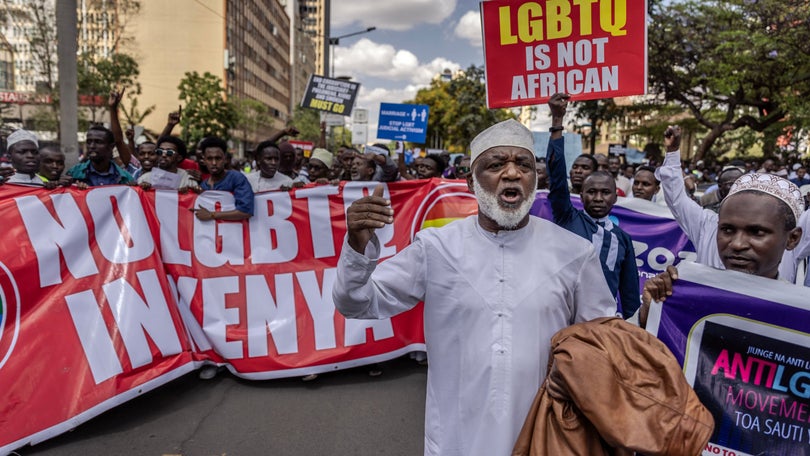 Centenas de pessoas manifestam-se em Nairobi contra os direitos das pessoas LGBT+