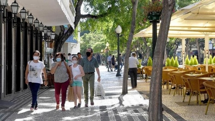 Imagem de Uso de máscara na rua já é obrigatório na Madeira