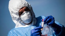 Imagem de Covid-19: Portugal com mais 13 mortos e 418 novas infeções