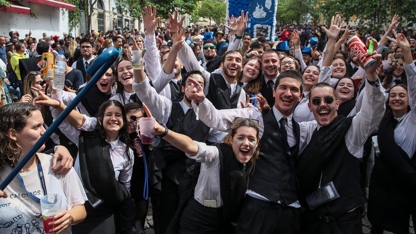 Imagem de Doze toneladas de resíduos recolhidas no cortejo da Queima das Fitas de Coimbra