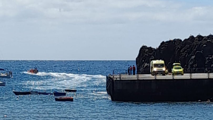 Imagem de Homem encontrado a boiar em Câmara de Lobos morreu