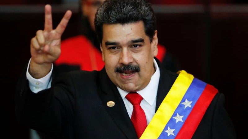 Imagem de Maduro jura na posse que vai continuar a construir o socialismo