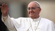 Papa apela aos jovens para reagirem «à tendência de permanecer indiferentes»