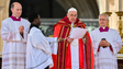 Imagem de Papa Francisco agradece aos fiéis na missa do Domingo de Ramos