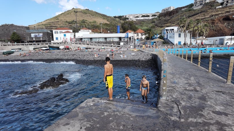 Praia dos Reis Magos já está a funcionar em pleno