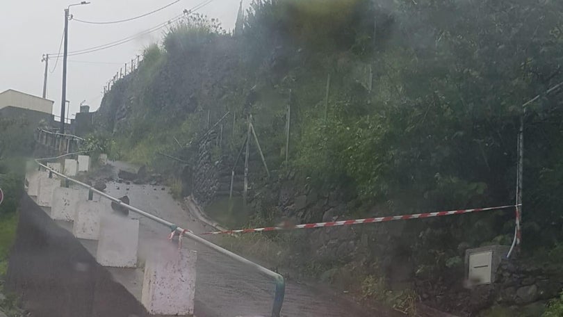 Via encerrada na Freguesia de Machico