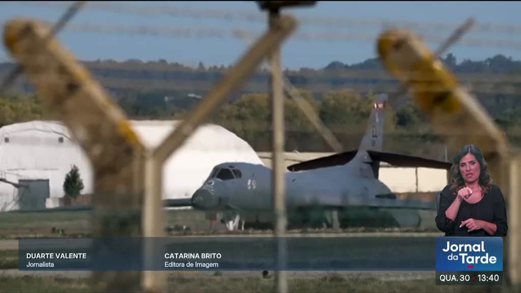 Reino Unido. Autoridades não encontram vestígios de explosivos em carrinhas junto de base aérea
