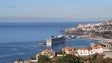 Porto do Funchal com um navio de cruzeiro e dois mega-iates