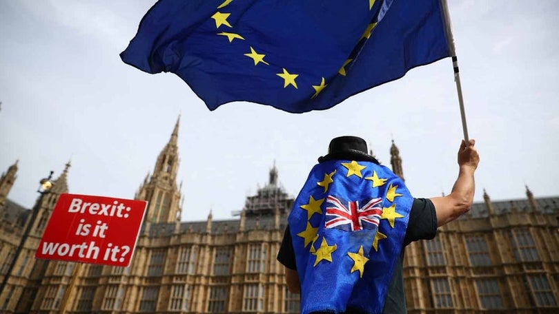 Brexit: Bruxelas espera um `sim` do parlamento britânico, depois de oito `nãos`