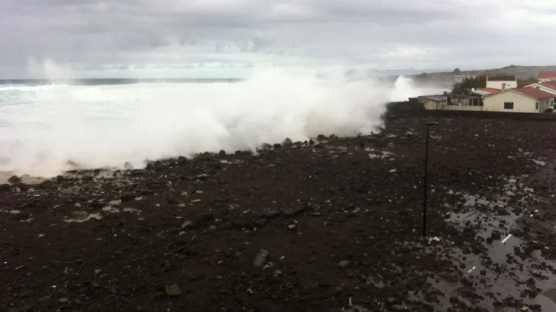 Imagem de Açores: ondas de oito metros esperadas nas próximas horas