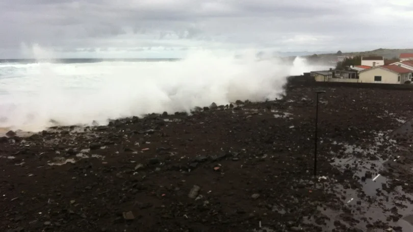 Açores: ondas de oito metros esperadas nas próximas horas