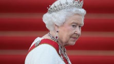 Imagem de Isabel II morreu aos 96 anos, reinou durante 70 anos (vídeo)
