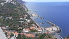 Imagem de Ainda não será este ano que a praia da Calheta irá receber recarga de areia (áudio)