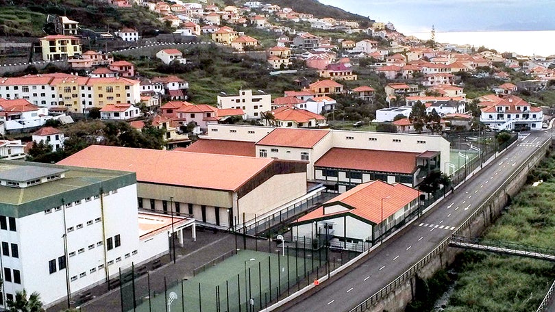 Imagem de Funcionário da Escola Secundária de Machico testa positivo para a Covid-19