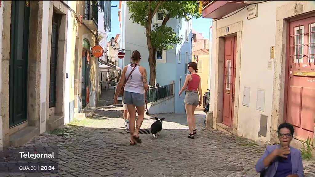 Turismo em excesso? Há moradores e comerciantes preocupados