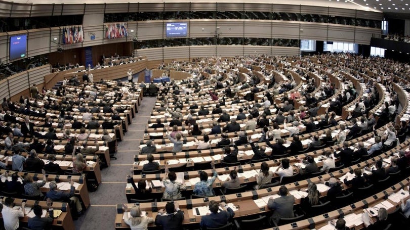 Imagem de Bruxelas suspende acordos com investigadores russos e apoia alunos ucranianos
